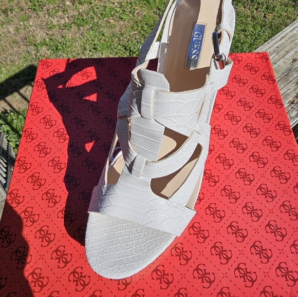 Shoes - Picture 5 of 9